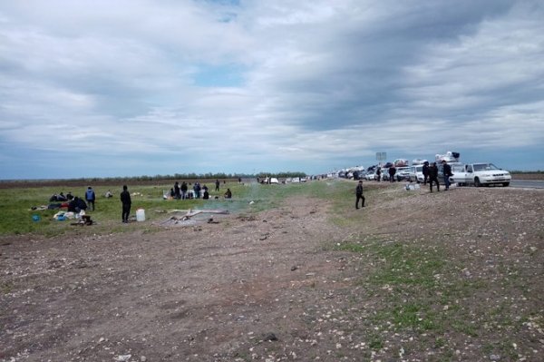 Около 280 узбекистанцев вновь скопились на границе РФ и Казахстана
