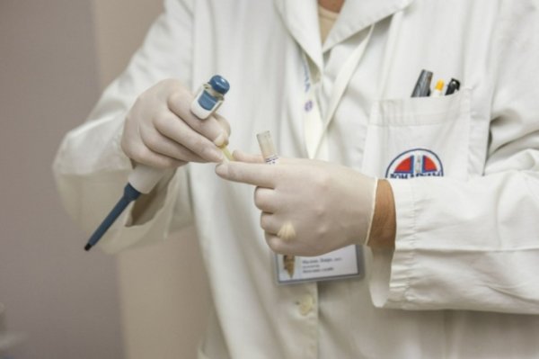 Список медработников, получающих дополнительные выплаты за коронавирусных больных, будет расширен
