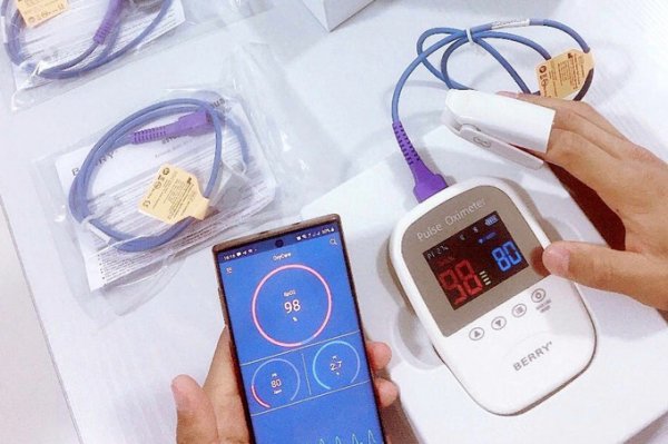 Пульсоксиметры и кислородные концентраторы планируется бесплатно выдавать пациентам на дом