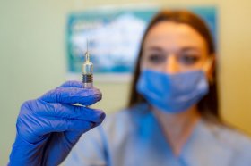 Власти США сообщили о смерти шести участников испытания вакцины Pfizer